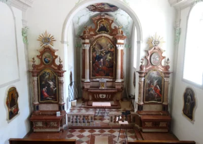Altar der Michaelskirche am Residenzplatz in Salzburg